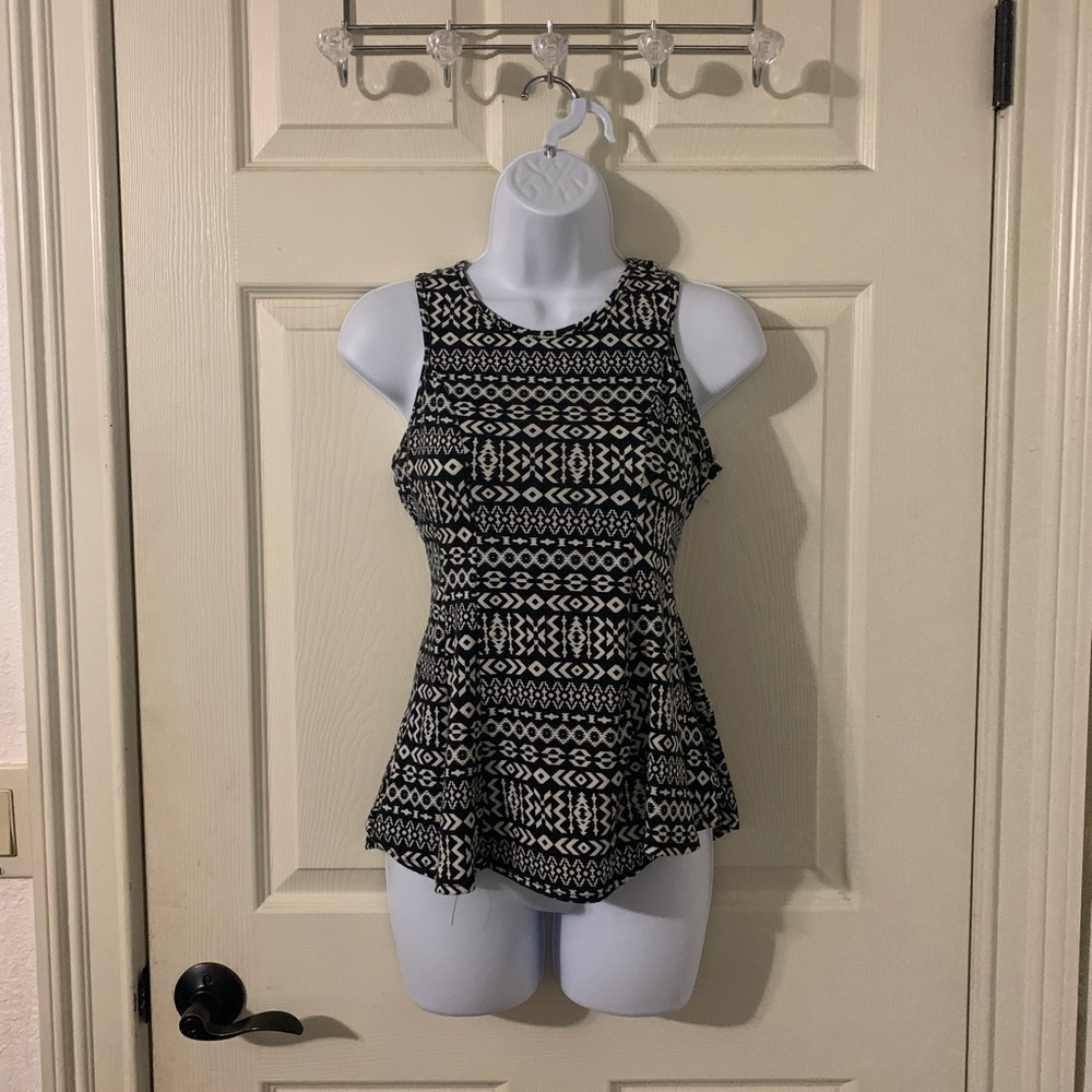 Women’s size medium geometric peplum top